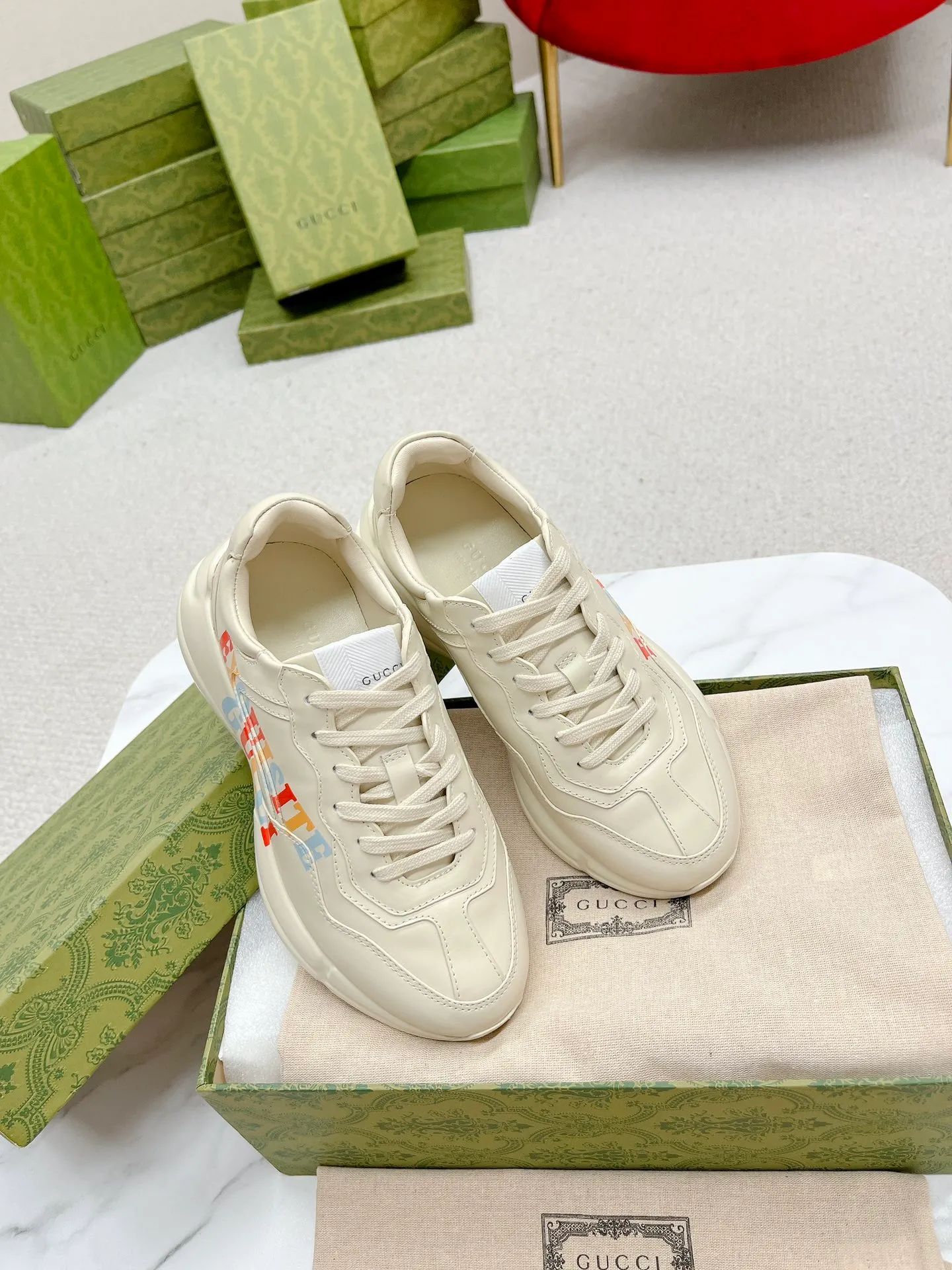 👟👟Ex-factory price 700👟👟 Men +10 Gucci’s top version of couple’s dad shoes series is new! 🖤 ⚠GG couple’s dad shoes have been very popular in recent years; new colors are updated constantly; new colors are updated, and our home and counters have new ones at the same time. This classic dad shoe is popular among celebrities and Internet celebrities. Anchors and others are sure to plant grass and call ❤ Classic fashion style, distressed leather surface, 5D drawing printing; mixed surface splicing colors, etc... Original customization (off-white eco-friendly cowhide, first layer of cowhide inside), original outsole... Shiny colorful drawings embellish the sides of the shoe body, old color rubbing, package production technology, 1:1 creation / only to make the best shoes. ⚠️ Comes with high-end full package at the counter. …………………………………………………… 👑❥∙Colour: Doraemon model/Mickey Mouse model/Lip model/Donald Duck model/Anchor model/Classic red and green striped logo model/NY letter model/Rainbow letter model/Red ebony cloth model/G letter pink cloth model/North Face joint model/Little Bear model/New blue color model/New orange color model 👑❥∙Size: Women’s model 35-40 Men's 39-44